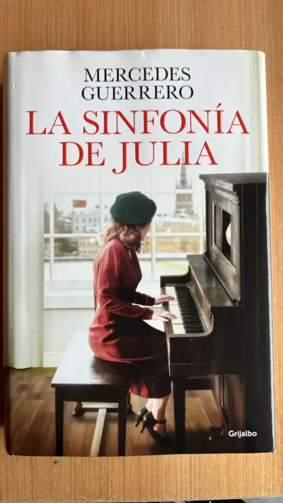 Libro 'La Sinfonía de Julia' de Mercedes Guerrero - miniatura 1
