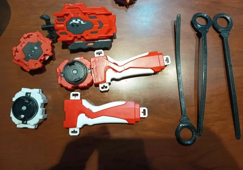 Set de Beyblades con estadio y lanzadores - 4