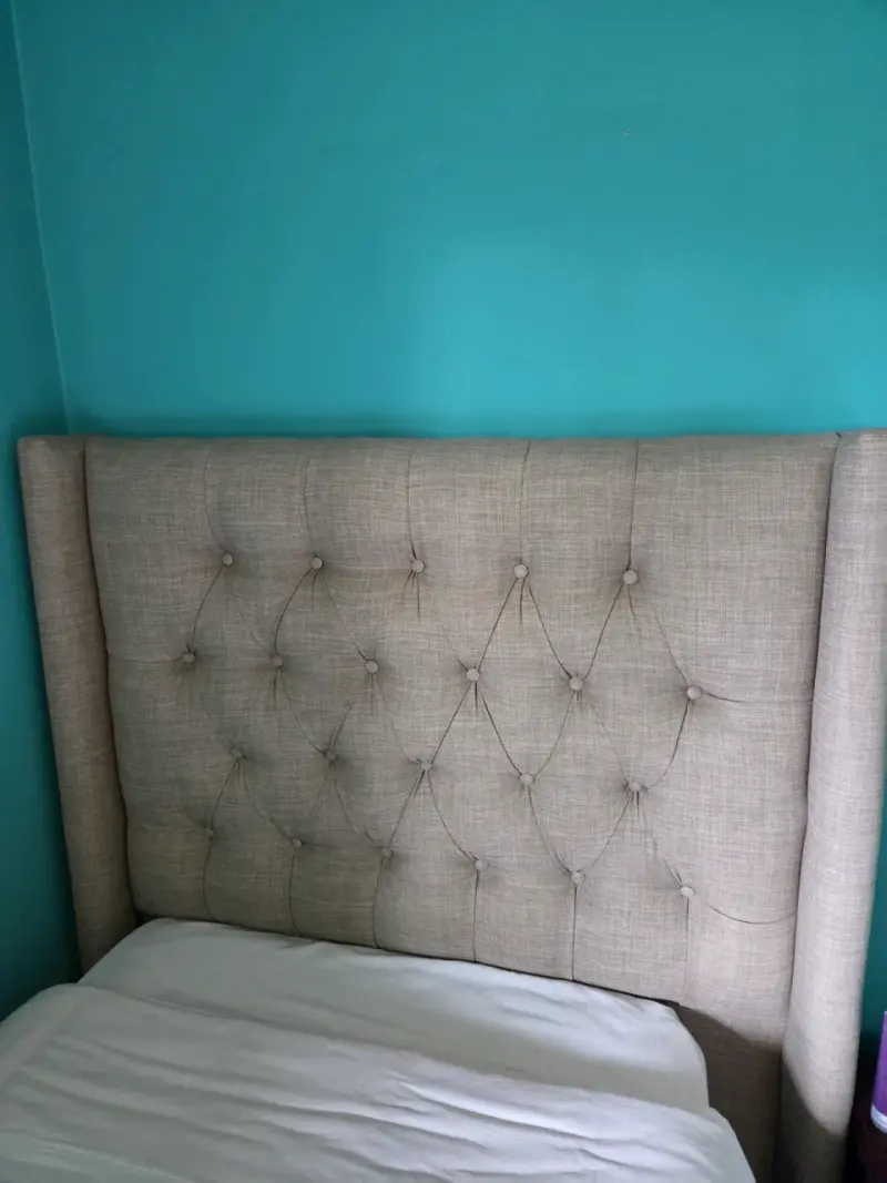 Cabecera de cama tapizada en lino beige - 1