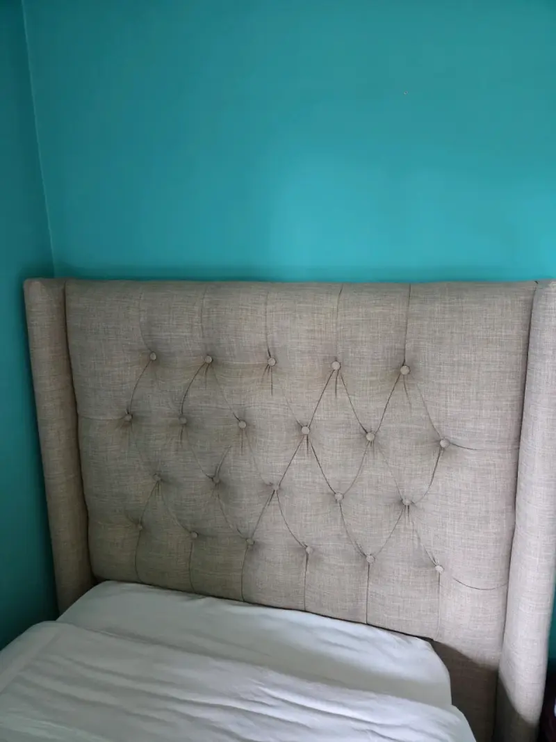 Cabecera de cama tapizada en lino beige - 2