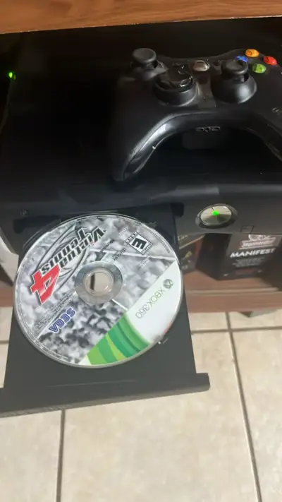 Consola Xbox 360 con juegos y control - miniatura 1