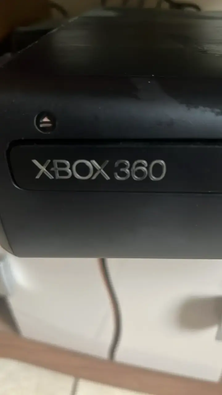 Consola Xbox 360 con juegos y control - 2