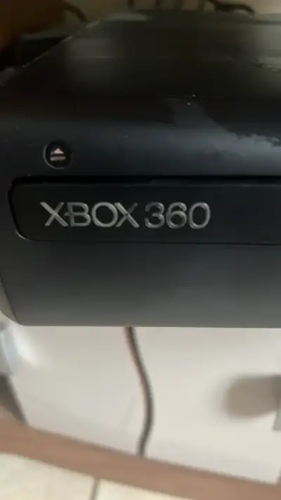 Consola Xbox 360 con juegos y control - miniatura 2