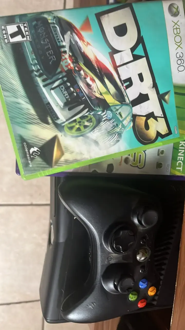 Consola Xbox 360 con juegos y control - 4