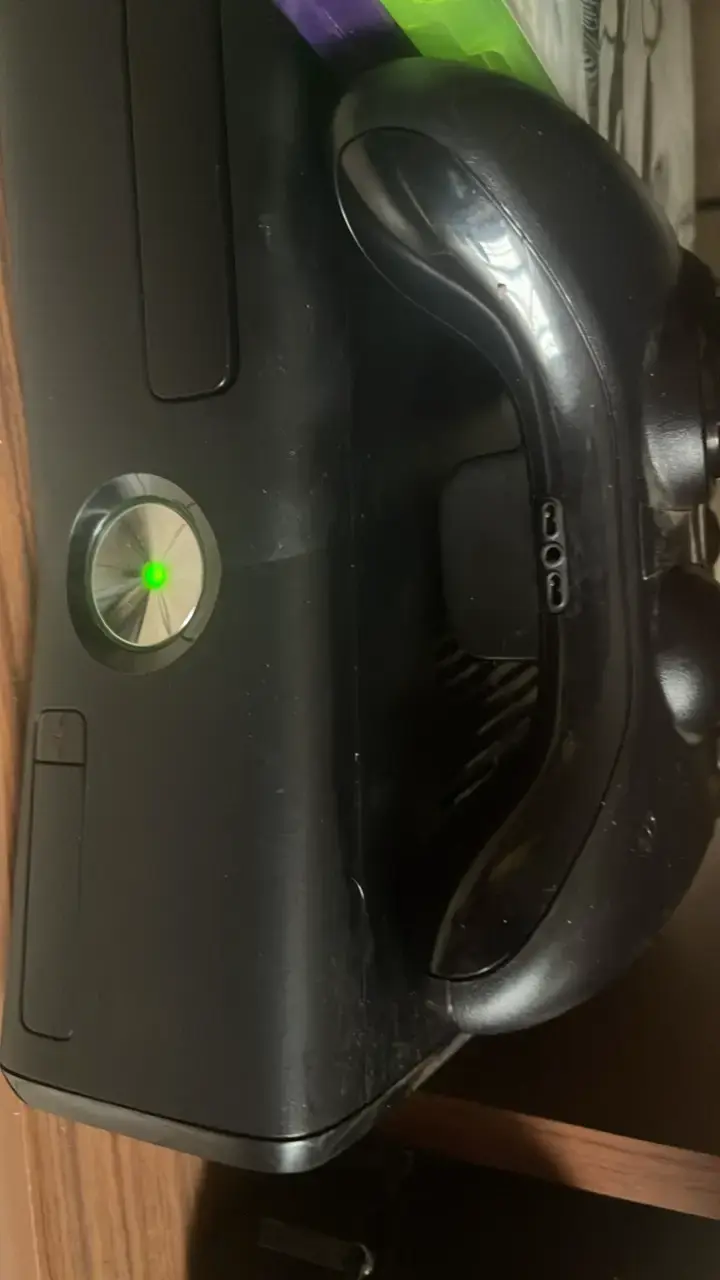 Consola Xbox 360 con juegos y control - 5
