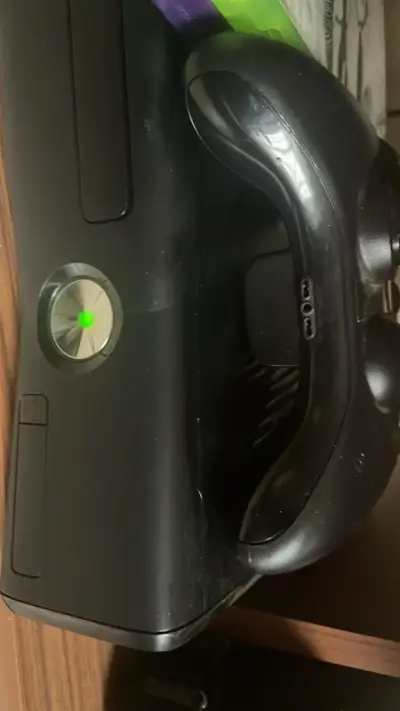 Consola Xbox 360 con juegos y control - miniatura 5