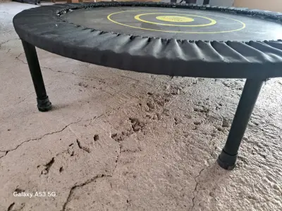 Trampolín de ejercicio redondo con patas plegables - miniatura 1