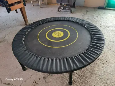 Trampolín de ejercicio redondo con patas plegables - miniatura 3