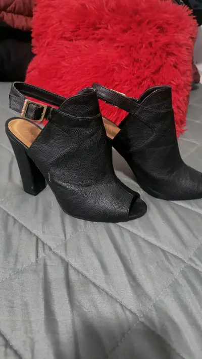 Botines de cuero negro con tacón alto - miniatura 2
