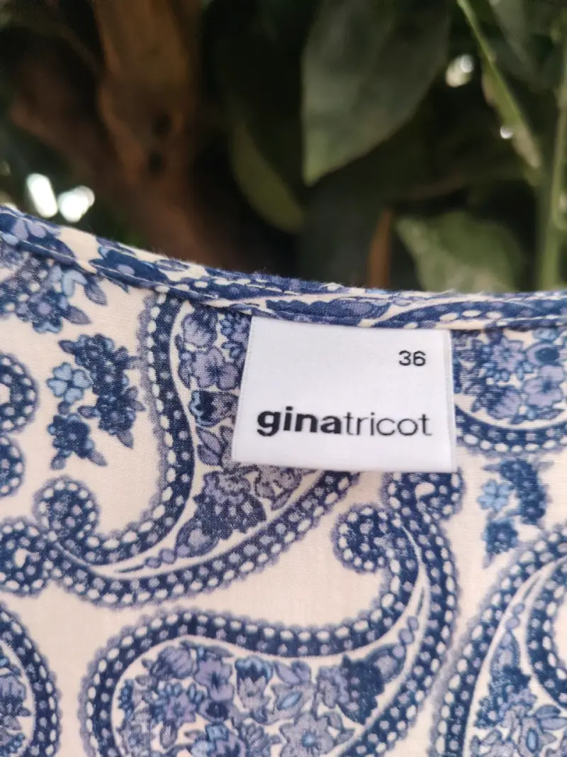 Blusa polera estampado floral azul y blanco - 2
