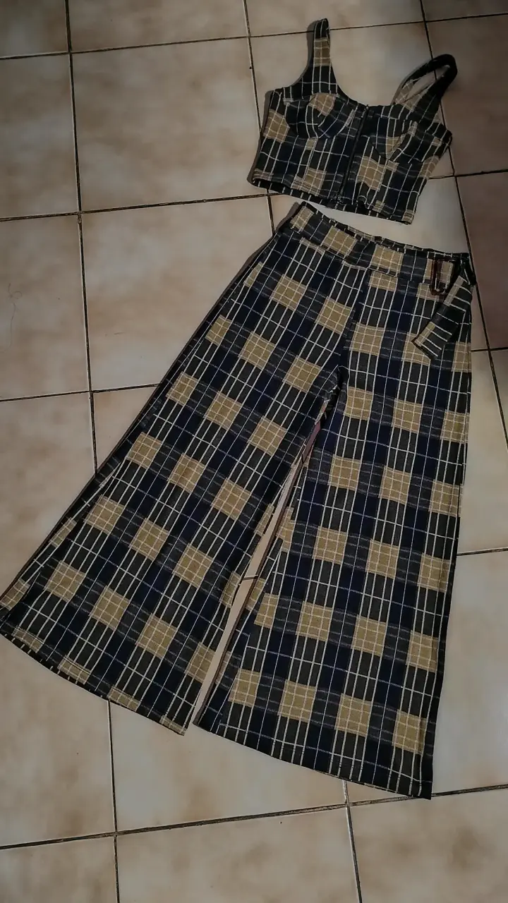 Conjunto de dos piezas con estampado a cuadros