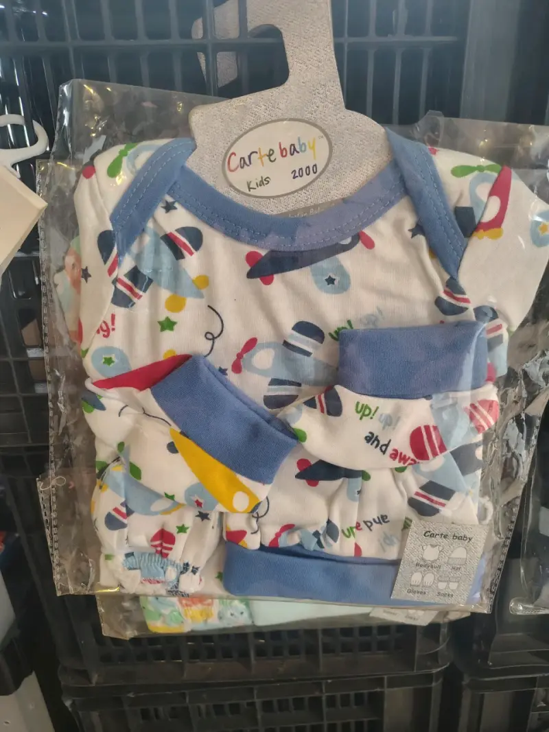 Pijama de bebé Carte Baby con diseño de aviones