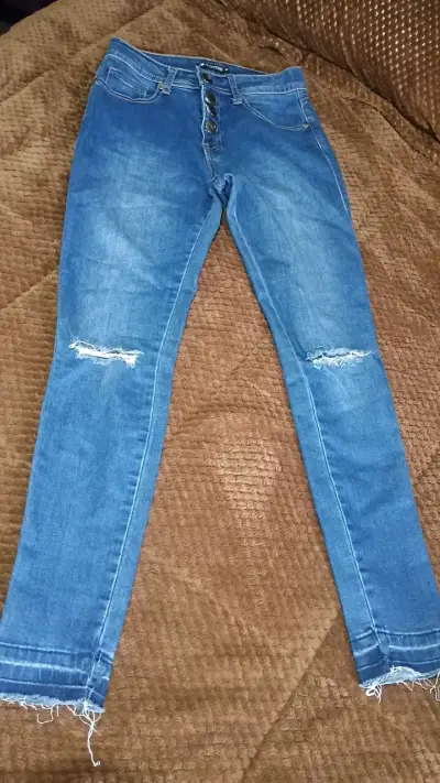 Jeans azules rasgados para mujer talla M - miniatura 1