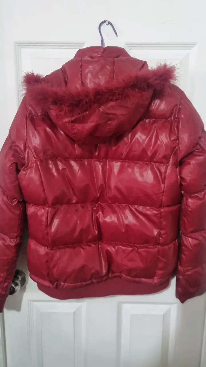 Chaqueta acolchada roja/ capucha de piel sintéti - 2