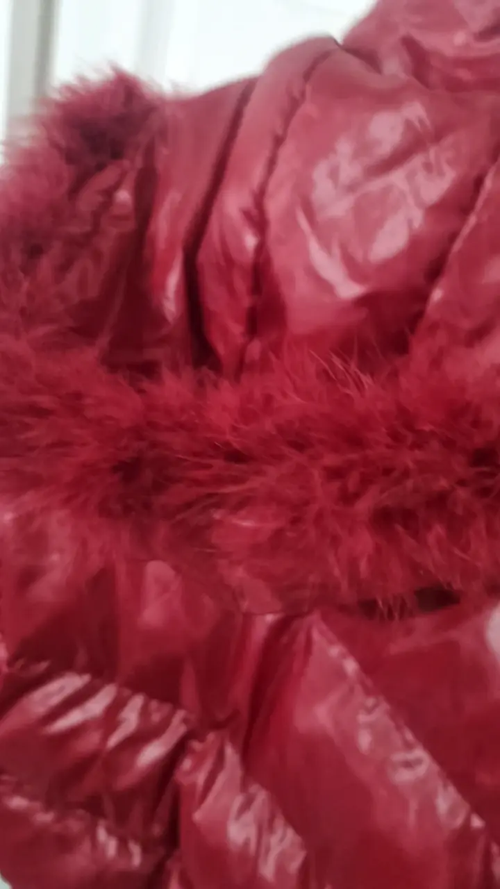Chaqueta acolchada roja/ capucha de piel sintéti - 3