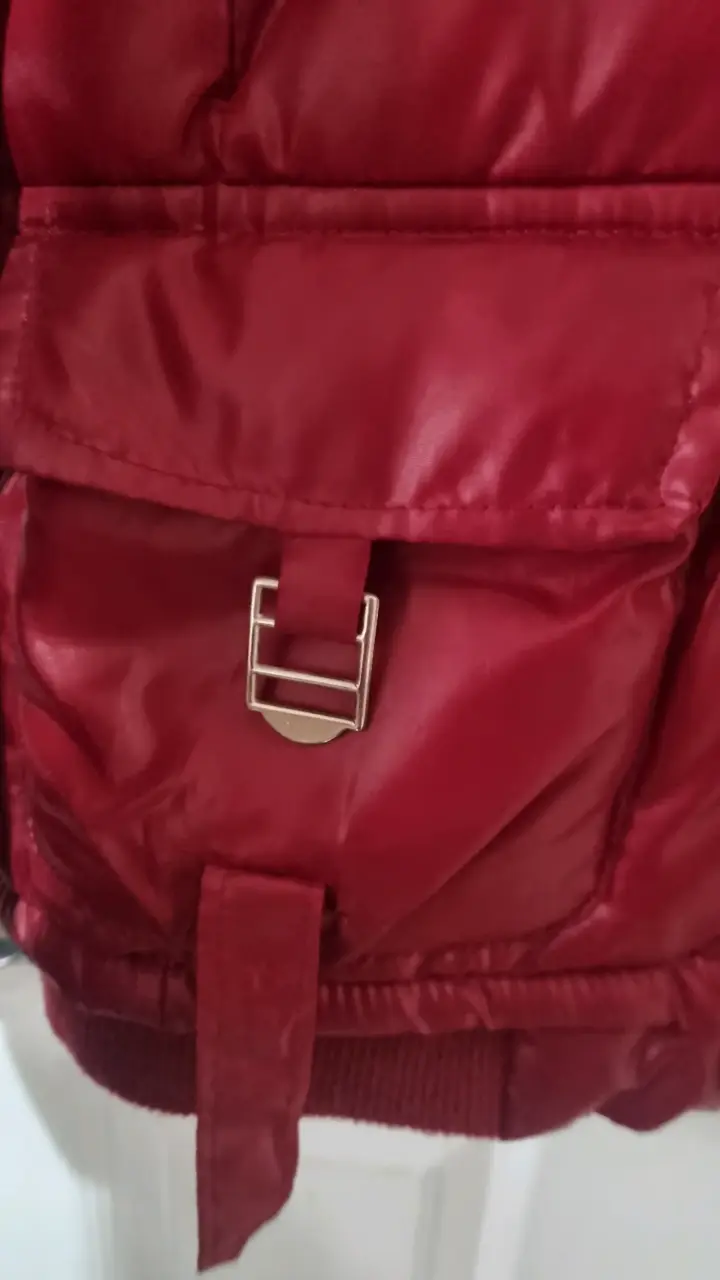 Chaqueta acolchada roja/ capucha de piel sintéti - 4