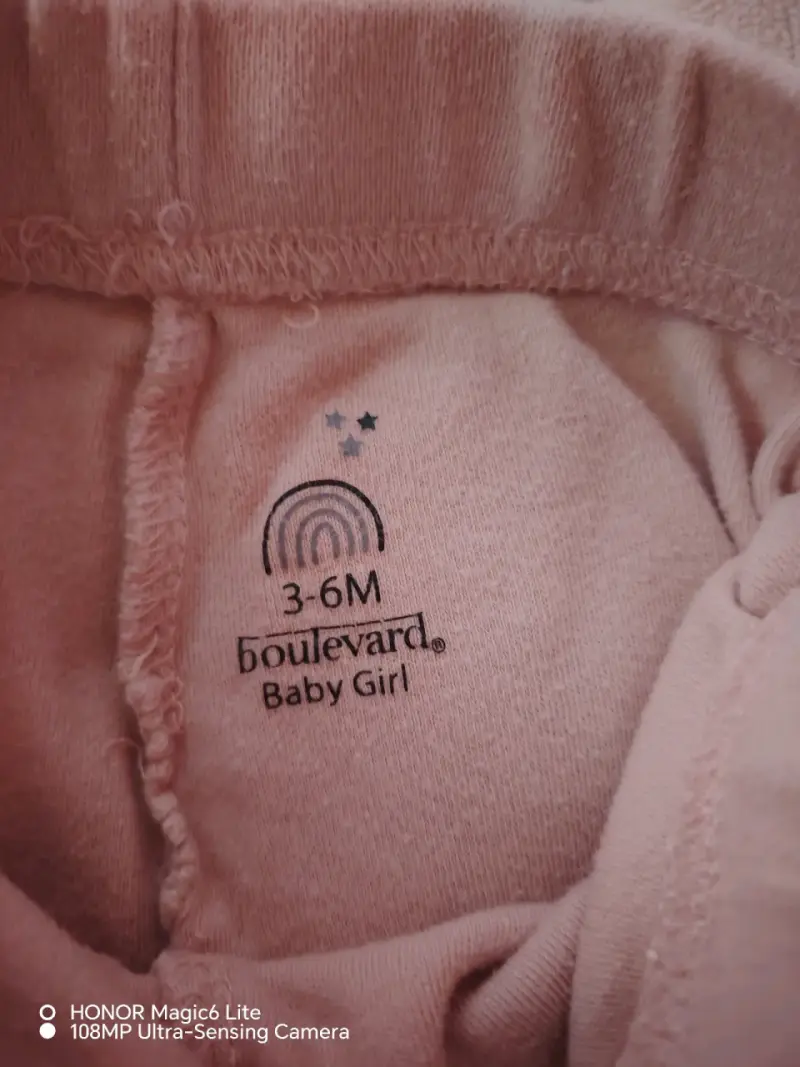 Pantalón de bebé rosado con piecitos - 2