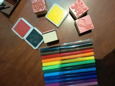 Kit para crear un cómic con lápices y sellos - miniatura 2