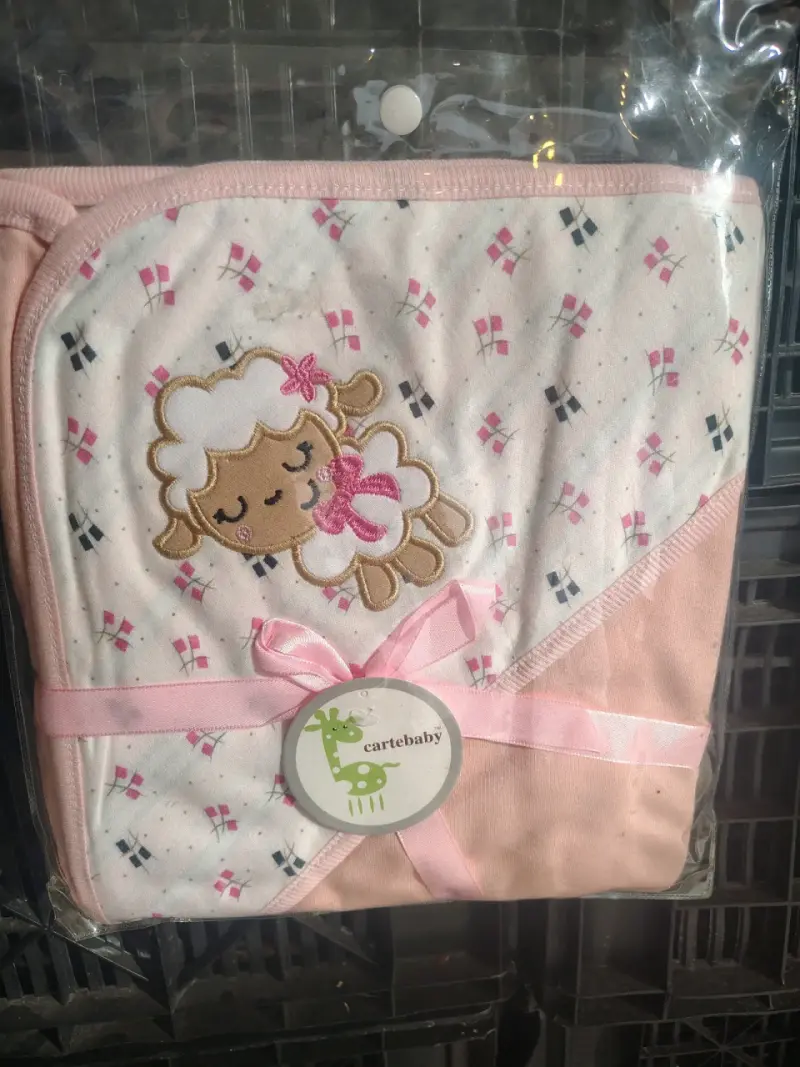 Toalla de bebé Cartebaby con diseño de oveja
