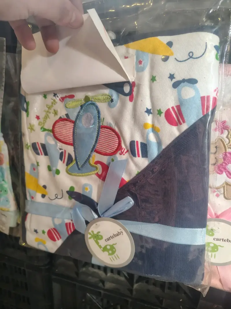 Manta para bebé con diseño de aviones