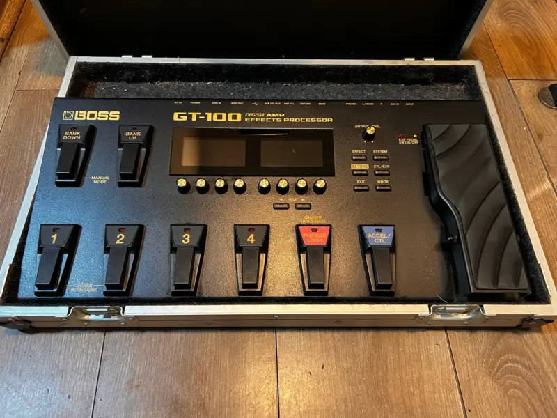 Pedalera de efectos Boss GT-100 con estuche - 1