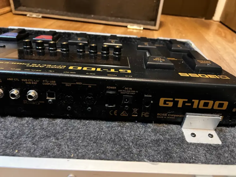Pedalera de efectos Boss GT-100 con estuche - 3
