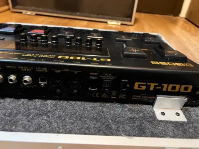 Pedalera de efectos Boss GT-100 con estuche - miniatura 3