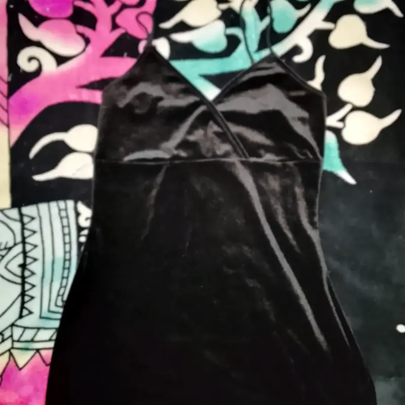 Vestido negro de terciopelo elegante