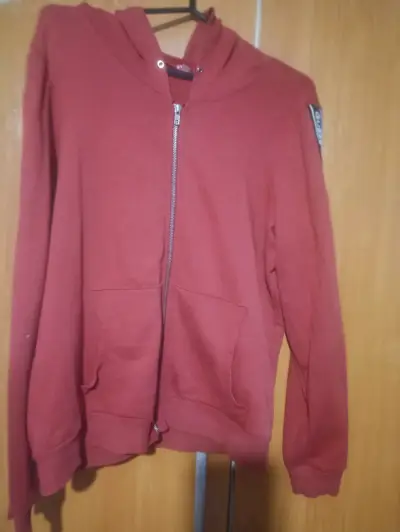 Polerón con capucha rojo oscuro unisex - miniatura 1