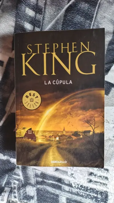 Libro 'La Cúpula' de Stephen King en buen estado - miniatura 1