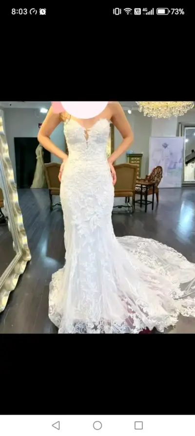Vestido de novia blanco con encaje y cola larga - miniatura 2