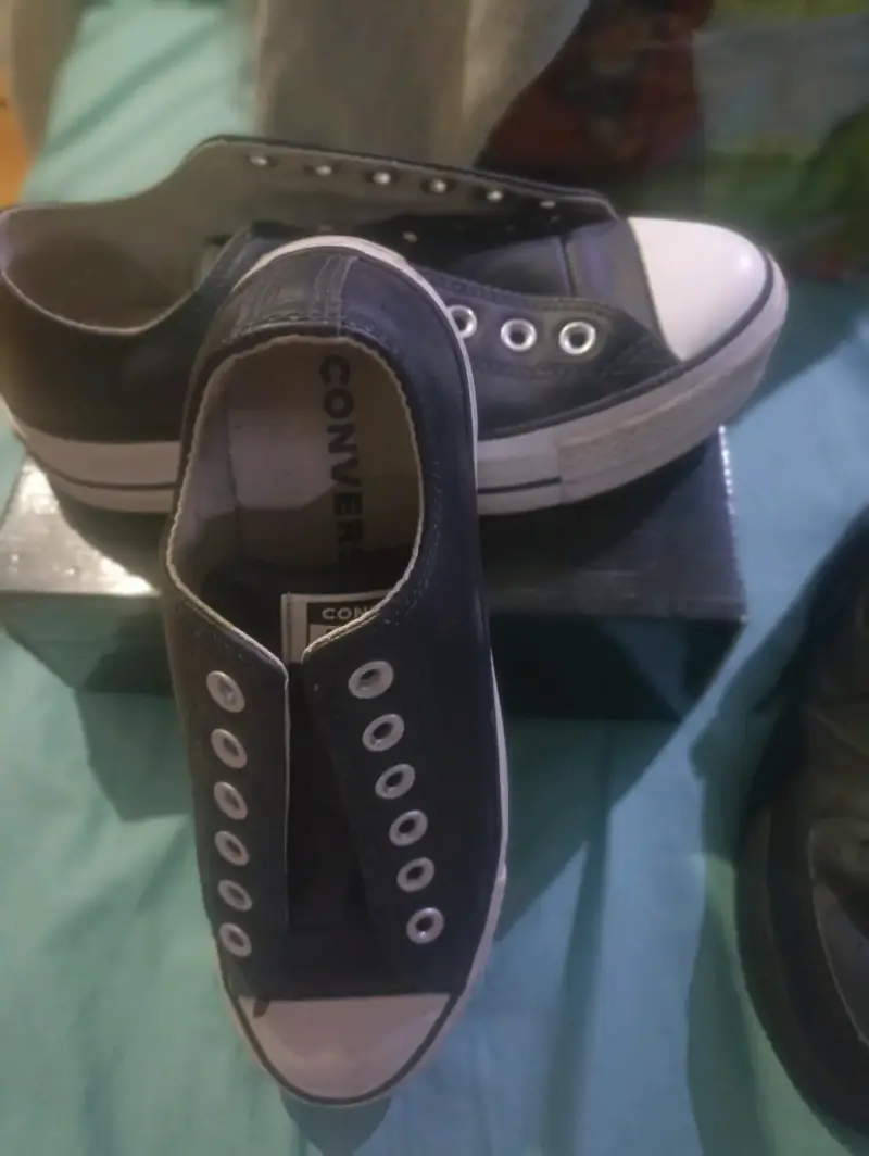 Zapatillas Converse negras sin cordones