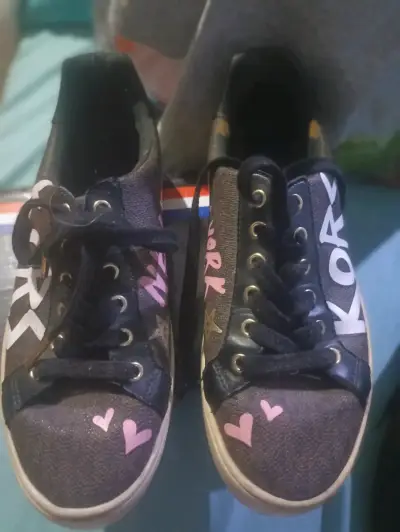 Zapatillas urbanas negras con diseño 'New York' - miniatura 2