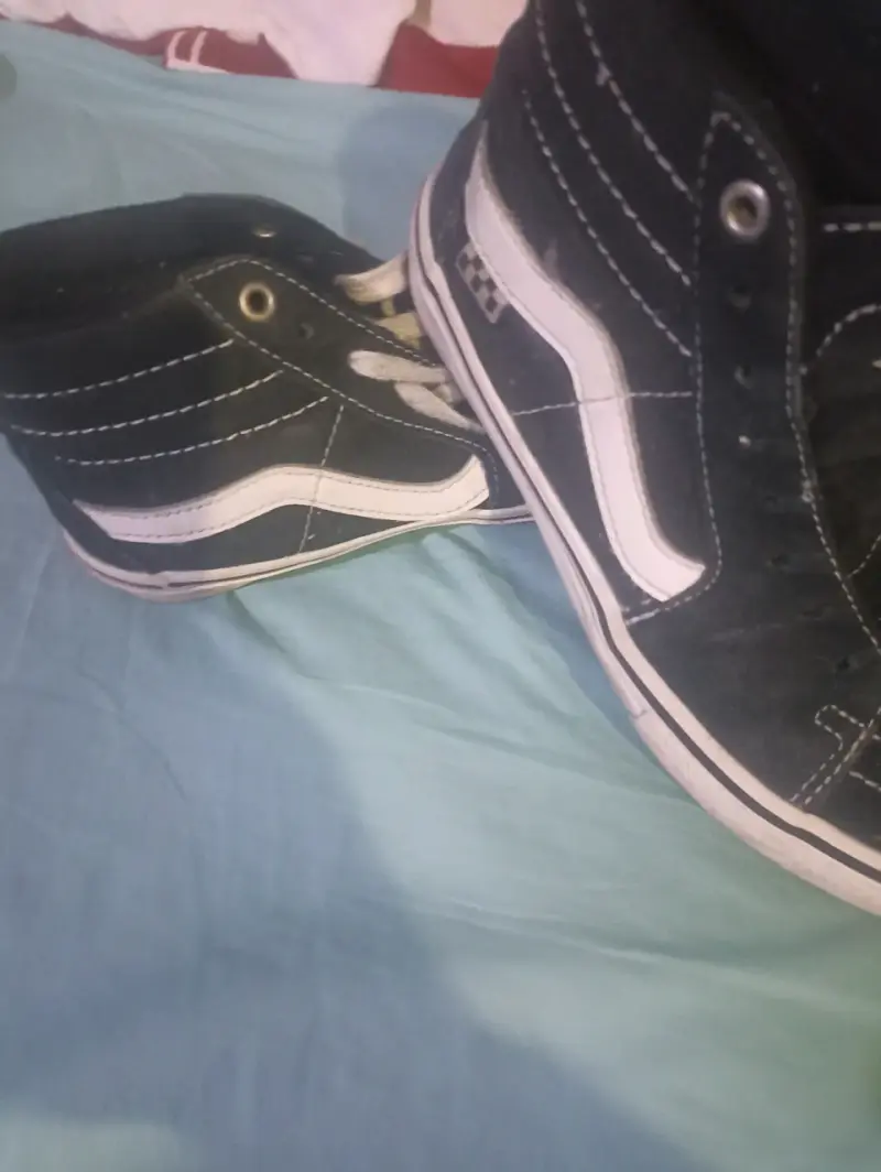 Zapatillas altas negras estilo skate