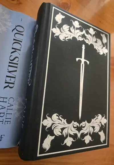 Libro 'Quicksilver' de Callie Hart en tapa dura - miniatura 6