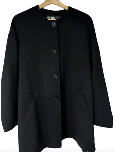 Abrigo negro de mujer Zara elegante - miniatura 1