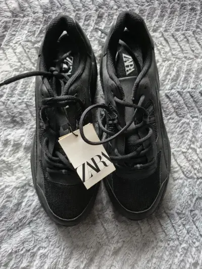 Zapatillas negras de moda Zara para hombre - miniatura 1