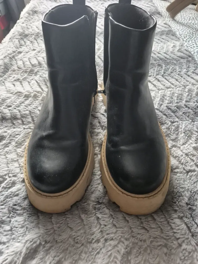 Botines de cuero negro con suela gruesa - 2