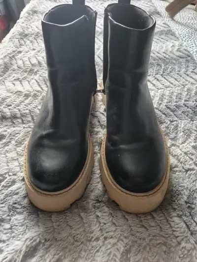 Botines de cuero negro con suela gruesa - miniatura 2