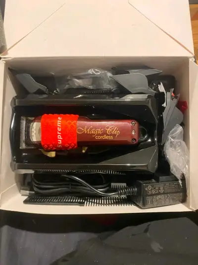 Máquina de cortar cabello inalámbrica Magic Clip Supreme - miniatura 1