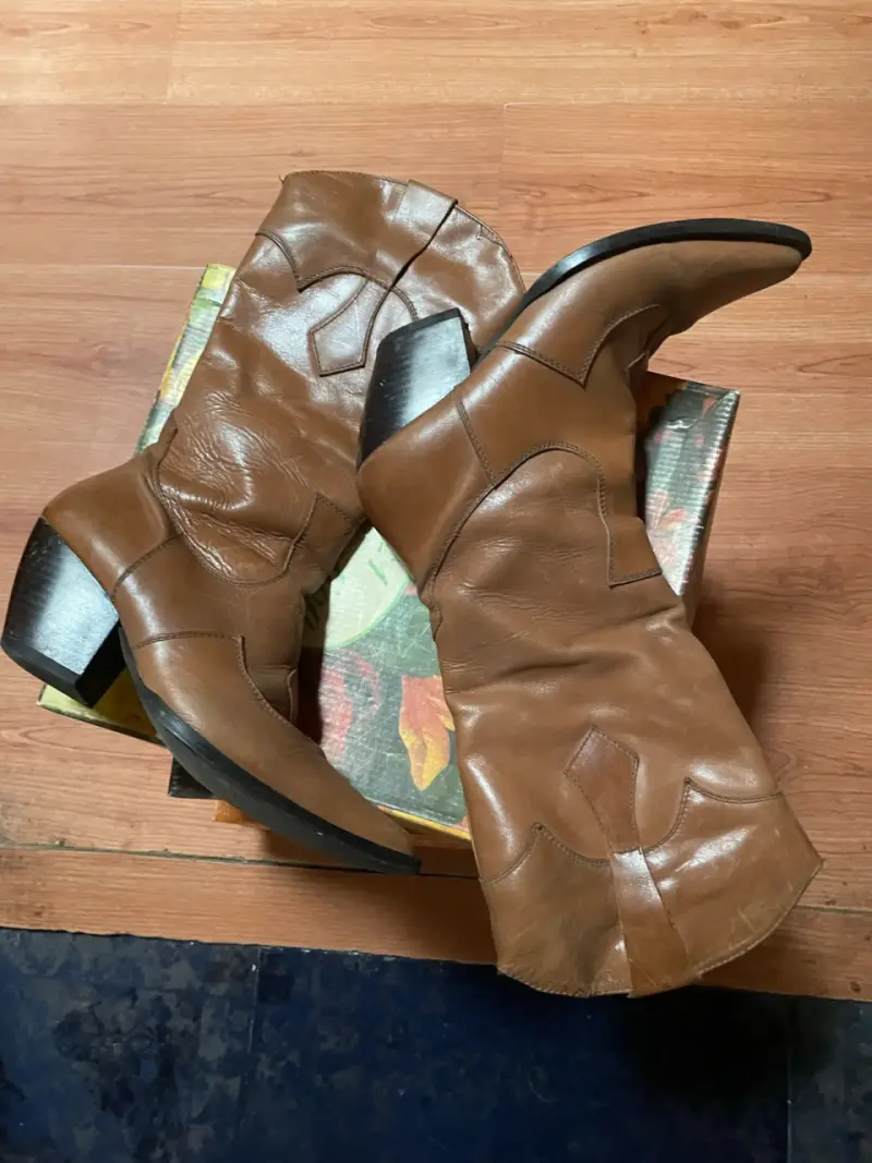 Botas vaqueras de cuero marrón para mujer - 1