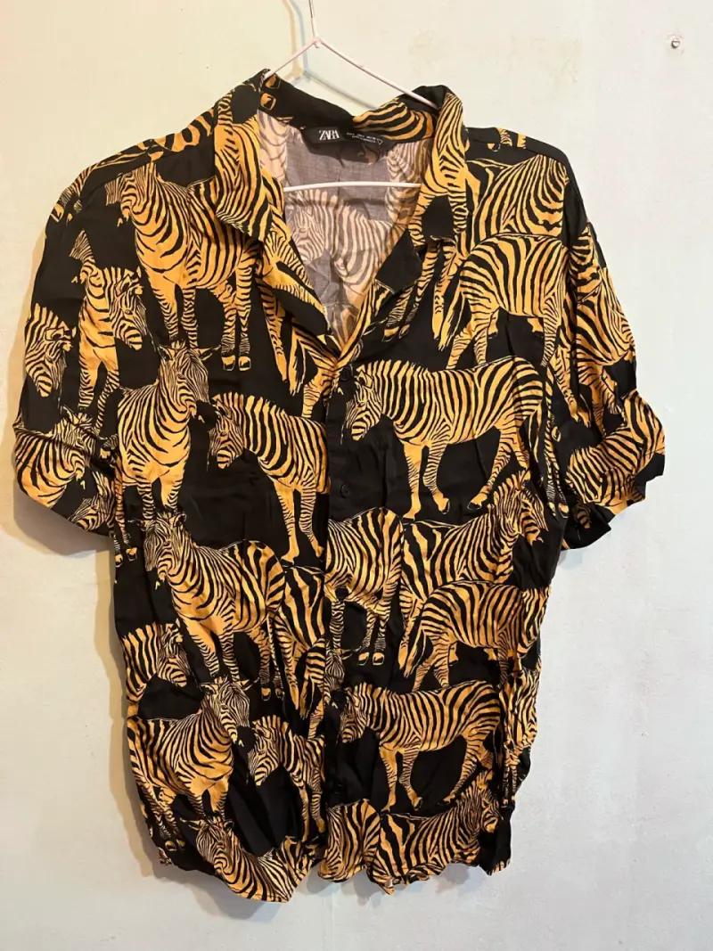 Camisa estampada de cebras Zara talla S
