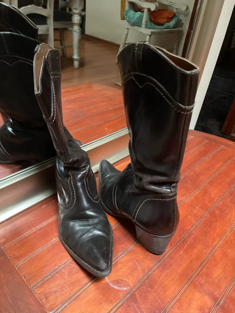 Botas de cuero cafes con tacón mediano - 3