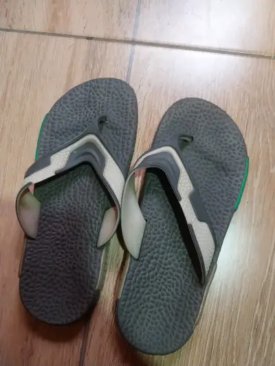 Sandalias de goma gris para hombre - miniatura 1