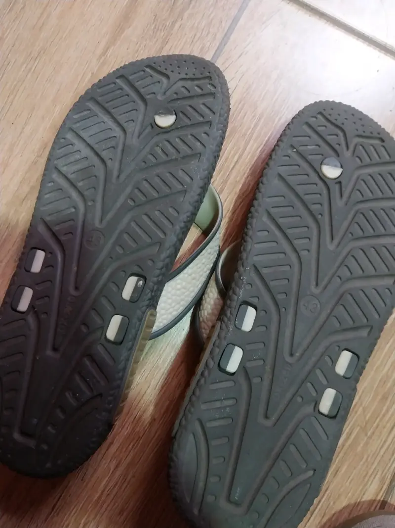 Sandalias de goma gris para hombre - 2