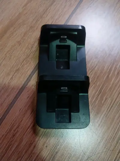Cargador dual para controles de consola - miniatura 1