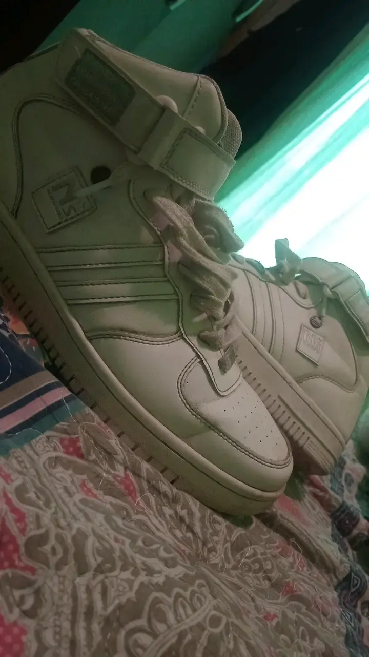Zapatillas deportivas blancas con velcro - 2