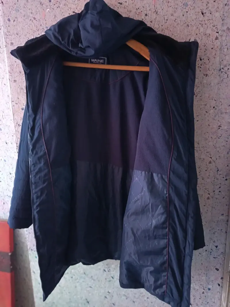 Abrigo acolchado negro para mujer - 6