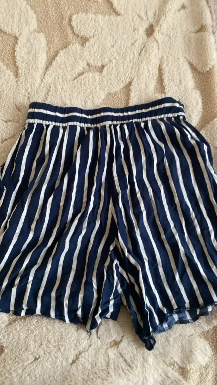 Shorts a rayas azul y blanco H&M - 3