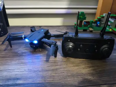 Drone plegable con control remoto - miniatura 1